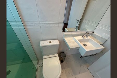 Casa de condomínio à venda com 600m², 4 quartos e 2 vagas Casa de condomínio à venda com 600m², 4 quartos e 2 vagasBanheiro da Suíte 2