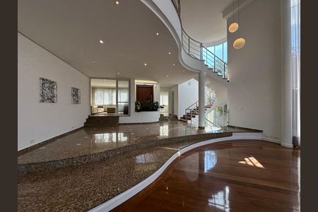 Casa de condomínio à venda com 600m², 4 quartos e 2 vagas Casa de condomínio à venda com 600m², 4 quartos e 2 vagasSala