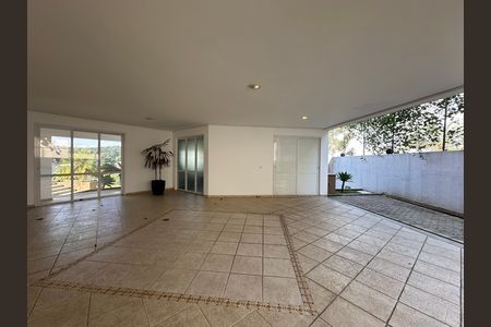 Casa de condomínio à venda com 600m², 4 quartos e 2 vagas Casa de condomínio à venda com 600m², 4 quartos e 2 vagasGaragem