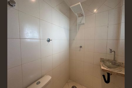 Casa de condomínio à venda com 600m², 4 quartos e 2 vagas Casa de condomínio à venda com 600m², 4 quartos e 2 vagasBanheiro de serviço
