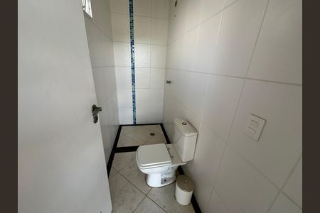 Casa de condomínio à venda com 600m², 4 quartos e 2 vagas Casa de condomínio à venda com 600m², 4 quartos e 2 vagasÁrea comum - Banheiro