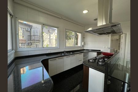 Casa de condomínio à venda com 600m², 4 quartos e 2 vagas Casa de condomínio à venda com 600m², 4 quartos e 2 vagasCozinha