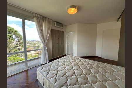 Casa de condomínio à venda com 600m², 4 quartos e 2 vagas Casa de condomínio à venda com 600m², 4 quartos e 2 vagasSuíte 4