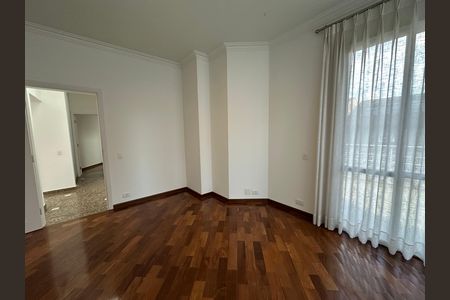 Casa de condomínio à venda com 600m², 4 quartos e 2 vagas Casa de condomínio à venda com 600m², 4 quartos e 2 vagasSuíte 2