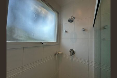 Casa de condomínio à venda com 600m², 4 quartos e 2 vagas Casa de condomínio à venda com 600m², 4 quartos e 2 vagasBanheiro da Suíte 2