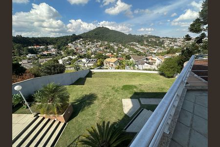 Casa de condomínio à venda com 600m², 4 quartos e 2 vagas Casa de condomínio à venda com 600m², 4 quartos e 2 vagasQuintal