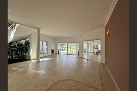 Casa de condomínio à venda com 600m², 4 quartos e 2 vagas Casa de condomínio à venda com 600m², 4 quartos e 2 vagasÁrea comum