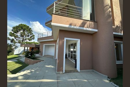 Casa de condomínio à venda com 600m², 4 quartos e 2 vagas Casa de condomínio à venda com 600m², 4 quartos e 2 vagasQuintal