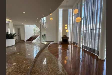 Casa de condomínio à venda com 600m², 4 quartos e 2 vagas Casa de condomínio à venda com 600m², 4 quartos e 2 vagasSala