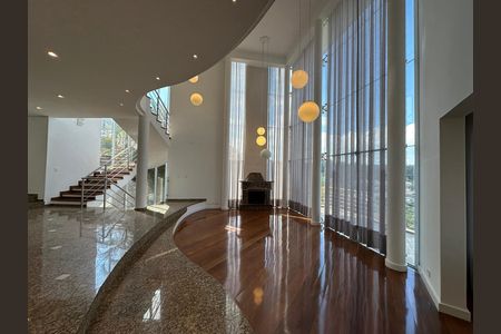 Casa de condomínio à venda com 600m², 4 quartos e 2 vagas Casa de condomínio à venda com 600m², 4 quartos e 2 vagasSala