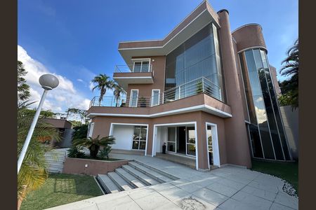 Casa de condomínio à venda com 600m², 4 quartos e 2 vagas Casa de condomínio à venda com 600m², 4 quartos e 2 vagasQuintal