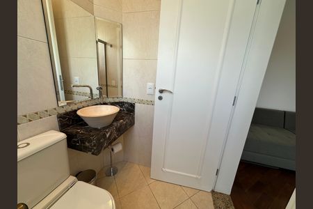 Casa de condomínio à venda com 600m², 4 quartos e 2 vagas Casa de condomínio à venda com 600m², 4 quartos e 2 vagasBanheiro da Suíte 3
