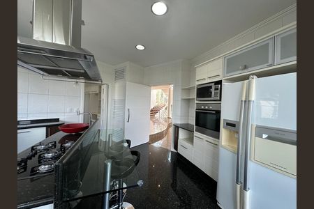 Casa de condomínio à venda com 600m², 4 quartos e 2 vagas Casa de condomínio à venda com 600m², 4 quartos e 2 vagasCozinha