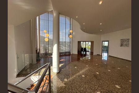 Casa de condomínio à venda com 600m², 4 quartos e 2 vagas Casa de condomínio à venda com 600m², 4 quartos e 2 vagasSala