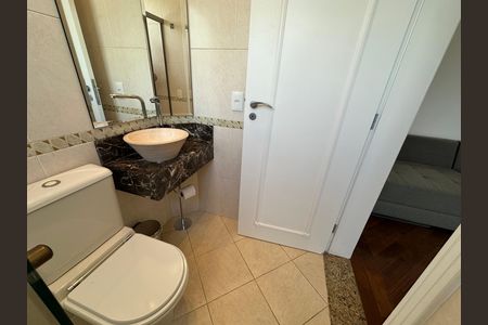 Casa de condomínio à venda com 600m², 4 quartos e 2 vagas Casa de condomínio à venda com 600m², 4 quartos e 2 vagasBanheiro da Suíte 3