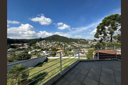 Casa de condomínio à venda com 600m², 4 quartos e 2 vagas Casa de condomínio à venda com 600m², 4 quartos e 2 vagasVaranda