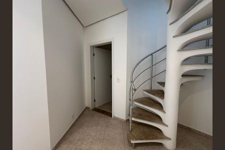 Casa de condomínio à venda com 600m², 4 quartos e 2 vagas Casa de condomínio à venda com 600m², 4 quartos e 2 vagasÁrea de Serviço