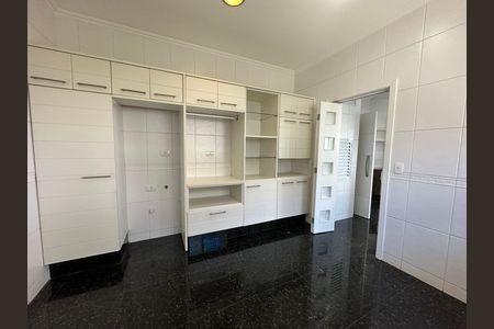 Casa de condomínio à venda com 600m², 4 quartos e 2 vagas Casa de condomínio à venda com 600m², 4 quartos e 2 vagasÁrea de Serviço