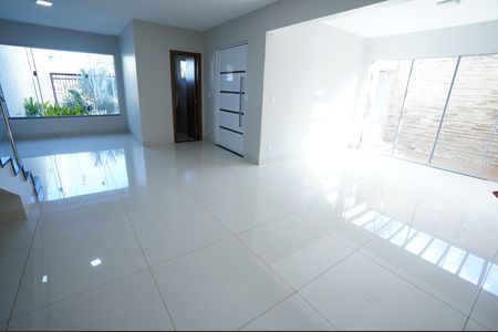Casa à venda com 250m², 5 quartos e 4 vagas