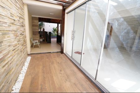Casa à venda com 250m², 5 quartos e 4 vagas