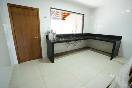 Casa à venda com 250m², 5 quartos e 4 vagas