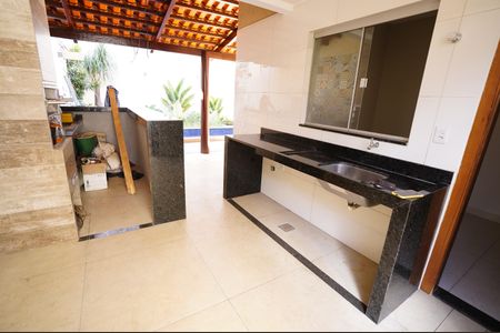 Casa à venda com 5 quartos, 250m² em Jardim América, Goiânia