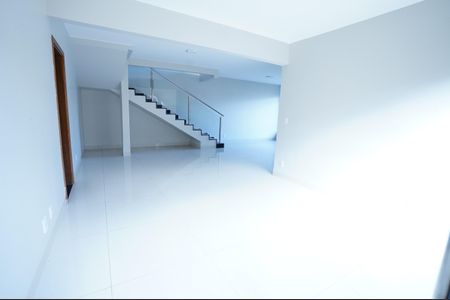 Casa à venda com 250m², 5 quartos e 4 vagas