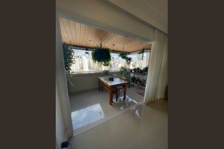 Apartamento à venda com 128m², 3 quartos e 3 vagas Apartamento à venda com 128m², 3 quartos e 3 vagasVaranda