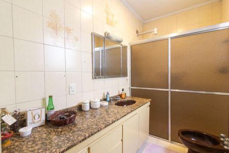 Casa à venda com 285m², 3 quartos e 4 vagas Casa à venda com 285m², 3 quartos e 4 vagasBanheiro Suíte
