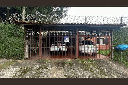 Casa à venda com 285m², 3 quartos e 4 vagas Casa à venda com 285m², 3 quartos e 4 vagasFachada