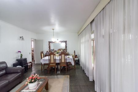 Casa à venda com 285m², 3 quartos e 4 vagas Casa à venda com 285m², 3 quartos e 4 vagasSala