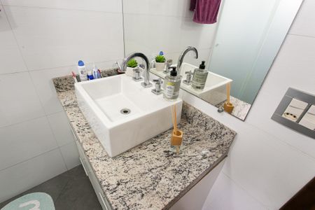 Apartamento à venda com 75m², 3 quartos e 2 vagas Apartamento à venda com 75m², 3 quartos e 2 vagasBanheiro 1
