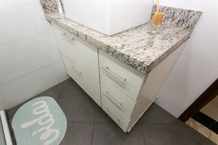 Apartamento à venda com 75m², 3 quartos e 2 vagas Apartamento à venda com 75m², 3 quartos e 2 vagasBanheiro 1