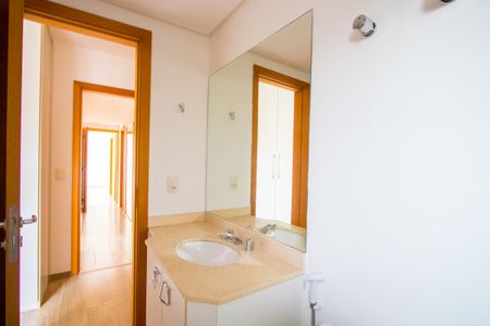 Apartamento para alugar com 125m², 3 quartos e 3 vagasBanheiro do quarto 2