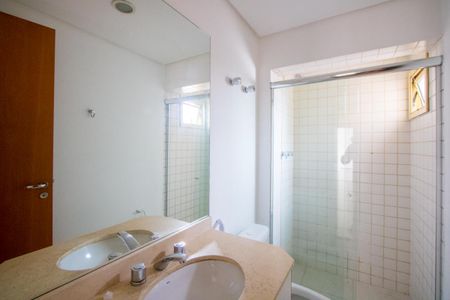 Apartamento para alugar com 125m², 3 quartos e 3 vagasBanheiro do quarto 2