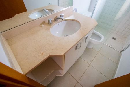 Apartamento para alugar com 125m², 3 quartos e 3 vagasBanheiro do quarto 2