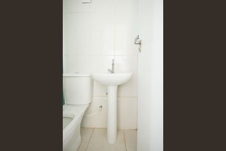 Casa para alugar com 85m², 2 quartos e sem vaga Casa para alugar com 85m², 2 quartos e sem vagaBanheiro Corredor