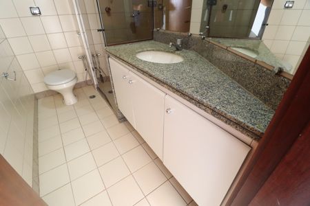 Apartamento para alugar com 131m², 3 quartos e 2 vagasBanheiro Social 1
