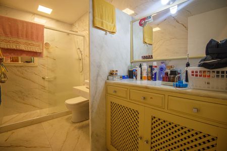 Apartamento à venda com 155m², 4 quartos e 1 vagaBanheiro Suite