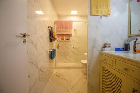 Apartamento à venda com 155m², 4 quartos e 1 vagaBanheiro Suite