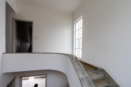 Casa para alugar com 245m², 4 quartos e 2 vagasEscadas