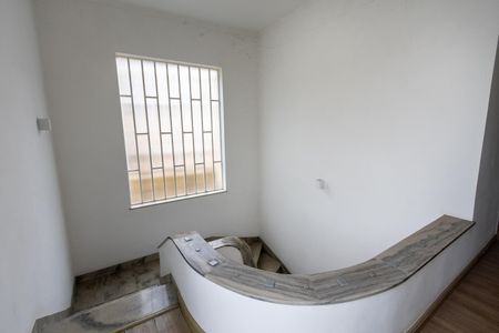 Casa para alugar com 245m², 4 quartos e 2 vagasEscadas