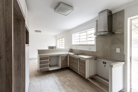 Casa para alugar com 245m², 4 quartos e 2 vagasCozinha