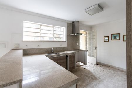 Casa para alugar com 245m², 4 quartos e 2 vagasCozinha