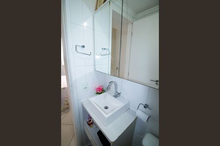 Banheiro da Suíte de apartamento para alugar com 2 quartos, 49m² em Parada de Lucas, Rio de Janeiro