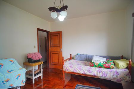 Casa à venda com 295m², 3 quartos e 2 vagasQuarto 3