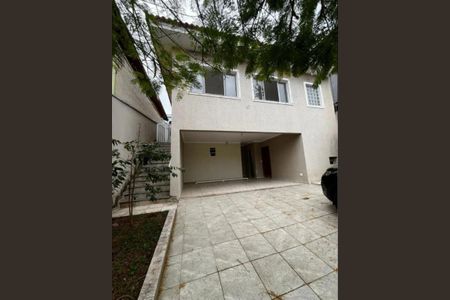 Casa de condomínio para alugar com 176m², 3 quartos e 4 vagas Casa de condomínio para alugar com 176m², 3 quartos e 4 vagasFachada