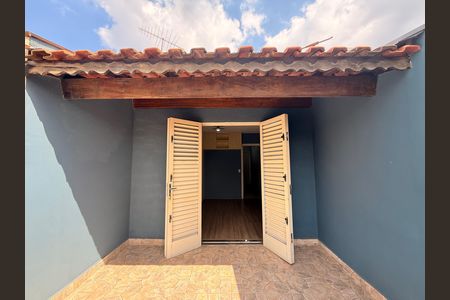 Casa à venda com 82m², 2 quartos e 2 vagas