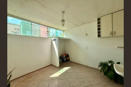 Casa à venda com 82m², 2 quartos e 2 vagas