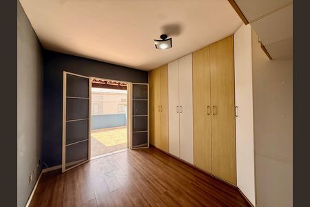 Casa à venda com 82m², 2 quartos e 2 vagas